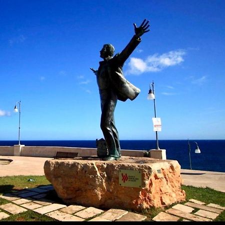 فيلا Polignano A Mare: Sulla Piazza Di Domenico Modugno المظهر الخارجي الصورة